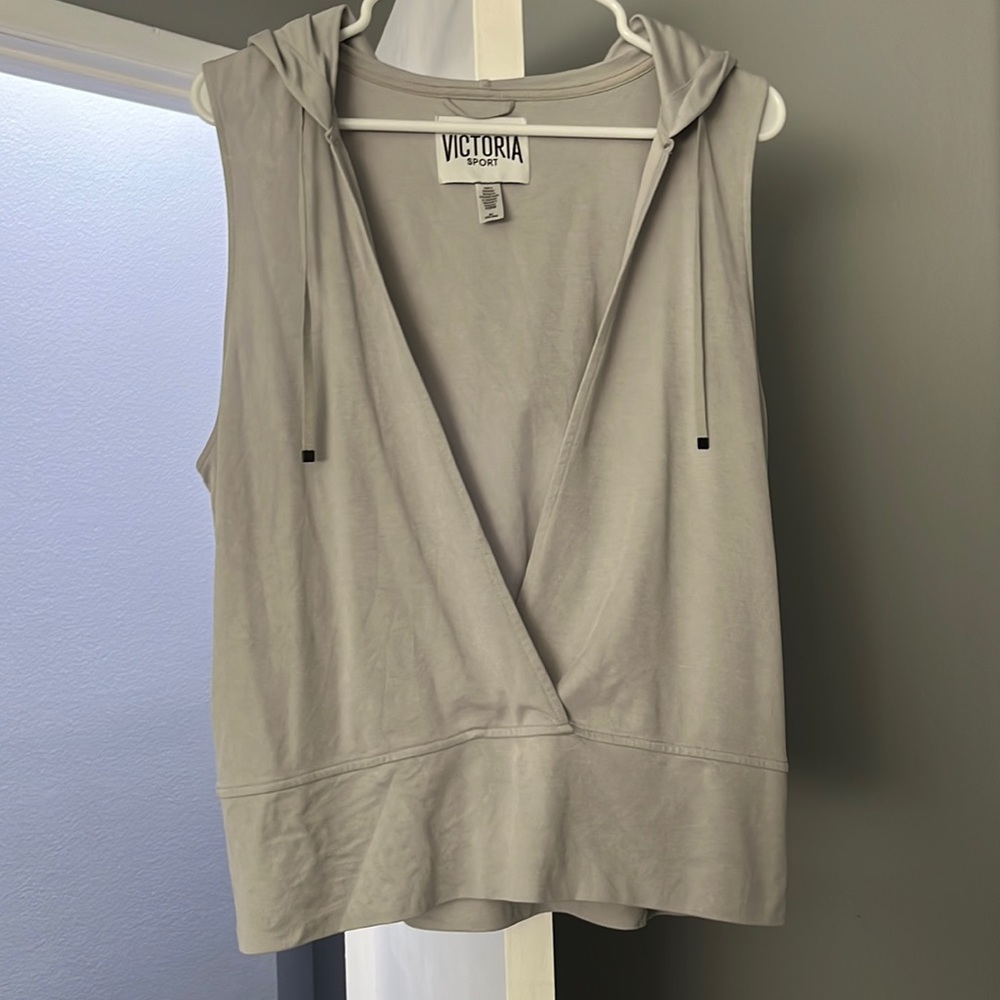 Activewear Victoria Sport Sleeveless Hoodie. Size Medium. Color is Gray.
